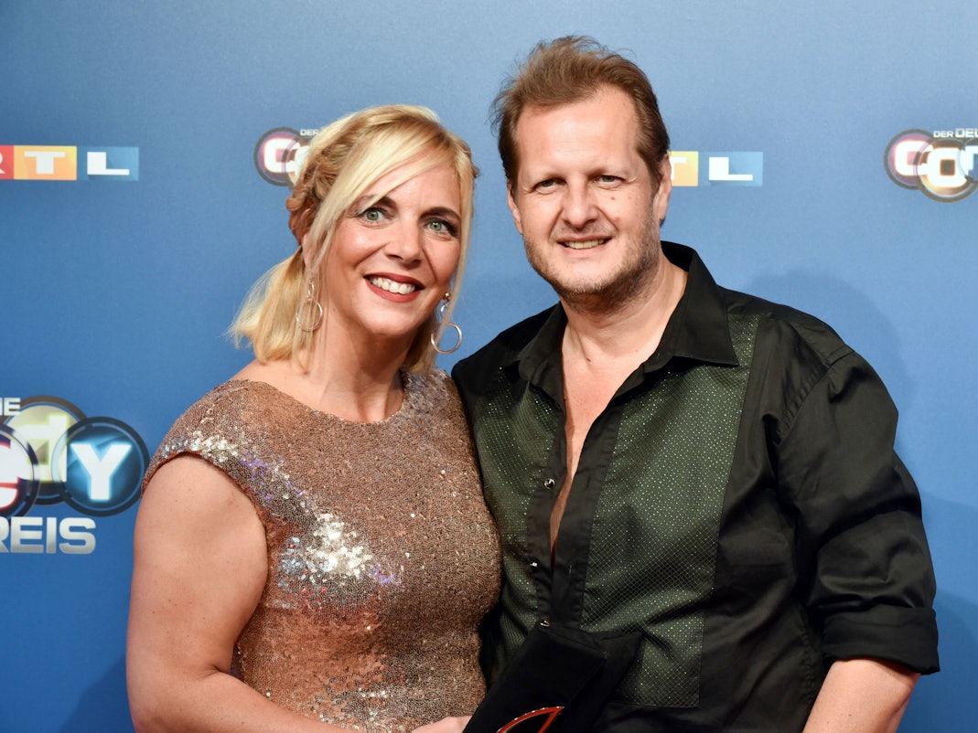 Jens Büchner mit Ehefrau Danni kommt am 07.10.2018 in Köln zur Verleihung des Deutschen Comedy Preis 2018.
