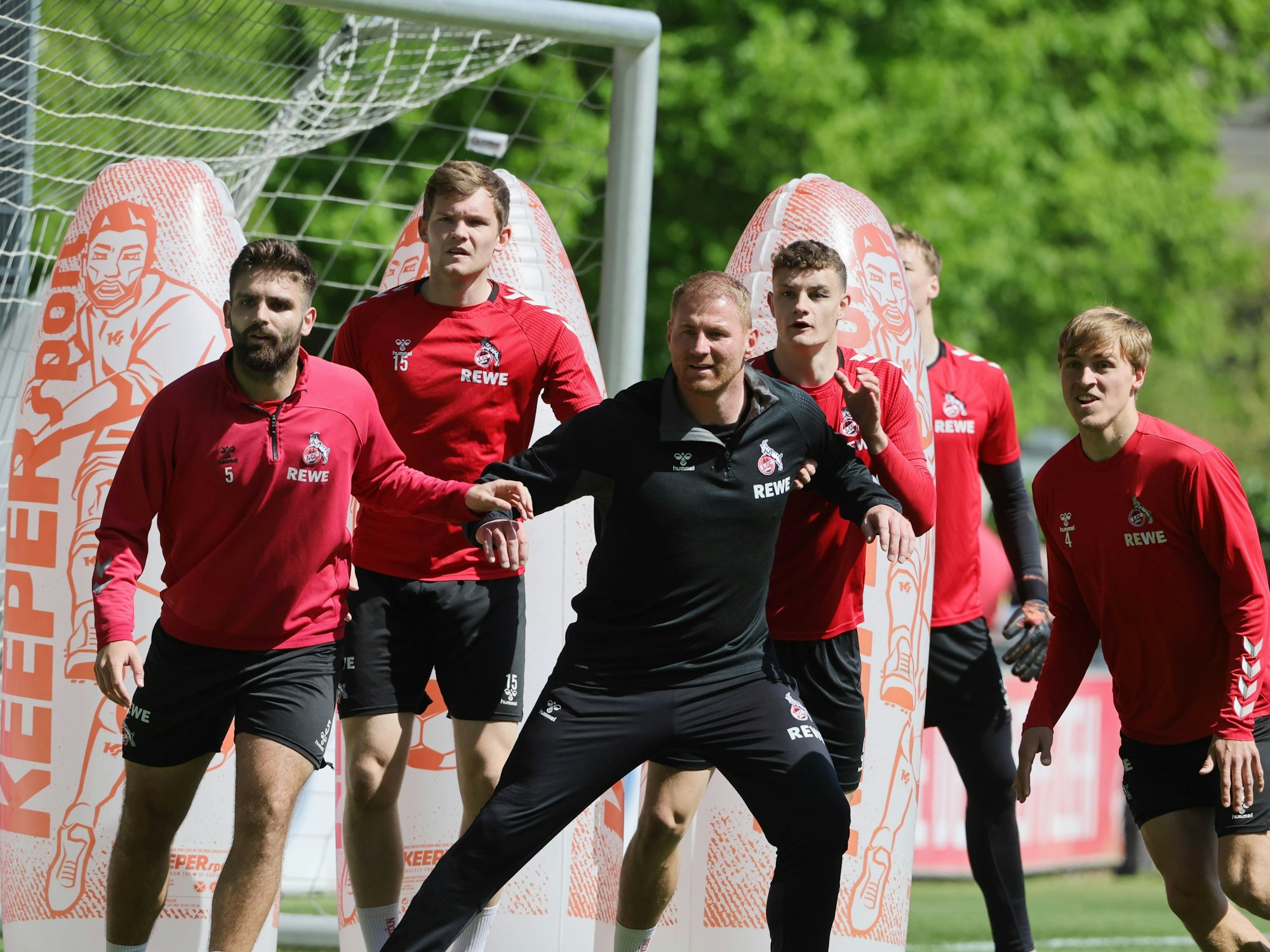 Lukas Sinkiewicz mischt in seiner Zeit als Hospitant beim 1. FC Köln im Training mit.