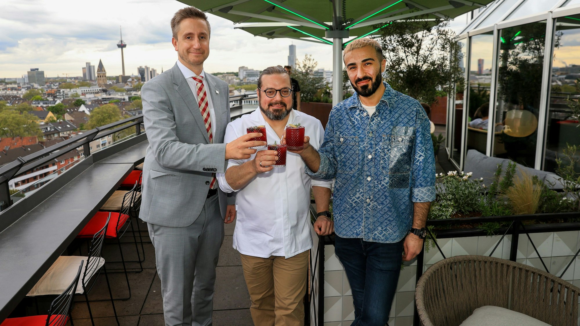 Kölns Rooftop Bar „Bar Botanik“ feiert die Saisoneröffnung.