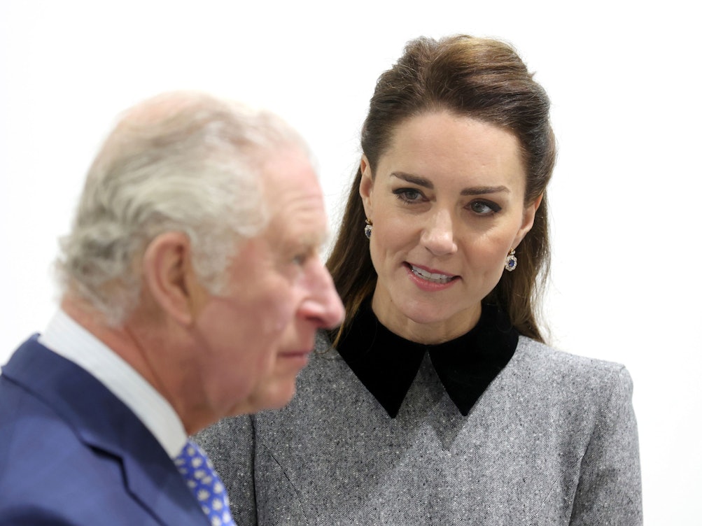 König Charles und Prinzessin Kate im Gespräch.