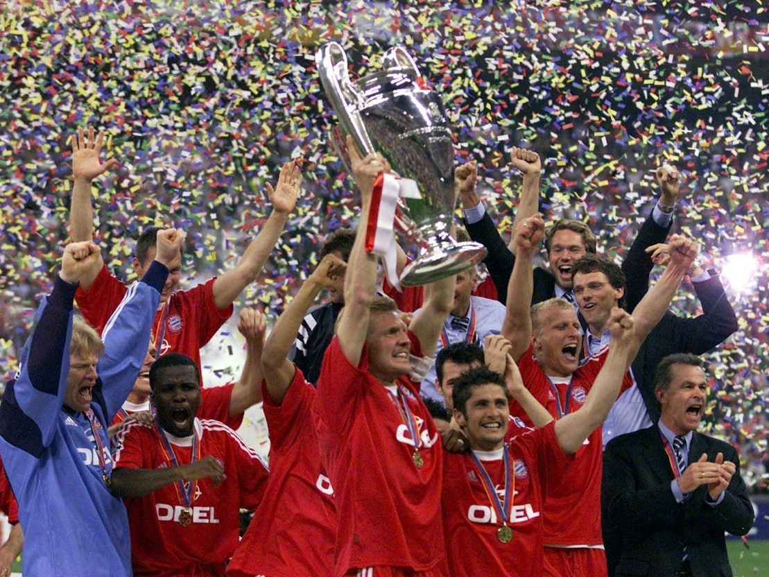 Stefan Effenberg und der FC Bayern München feiern den Champions-League-Sieg 2001.