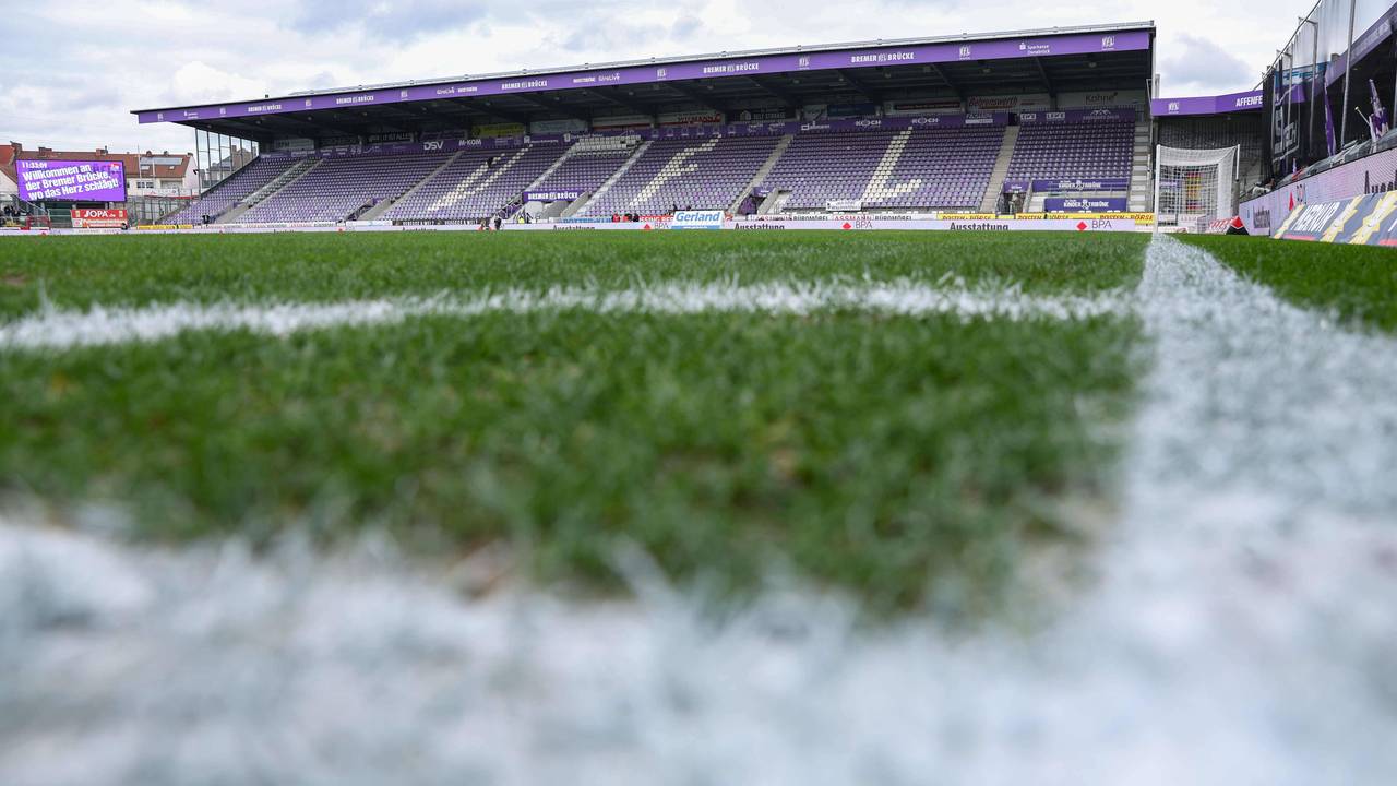 Blick ins Stadion an der Bremer Brücke, Heimspielstätte des VfL Osnabrüc.