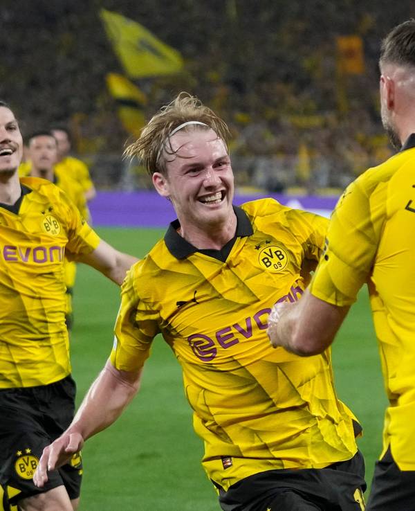 Marcel Sabitzer (l.) und Julian Brandt (Mitte) freuen sich mit Niclas Füllkrug über dessen Treffer gegen Paris Saint-Germain am Mittwoch (1. Mai 2024).