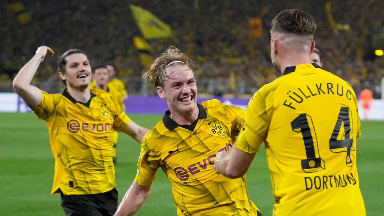 Marcel Sabitzer (l.) und Julian Brandt (Mitte) freuen sich mit Niclas Füllkrug über dessen Treffer gegen Paris Saint-Germain am Mittwoch (1. Mai 2024).