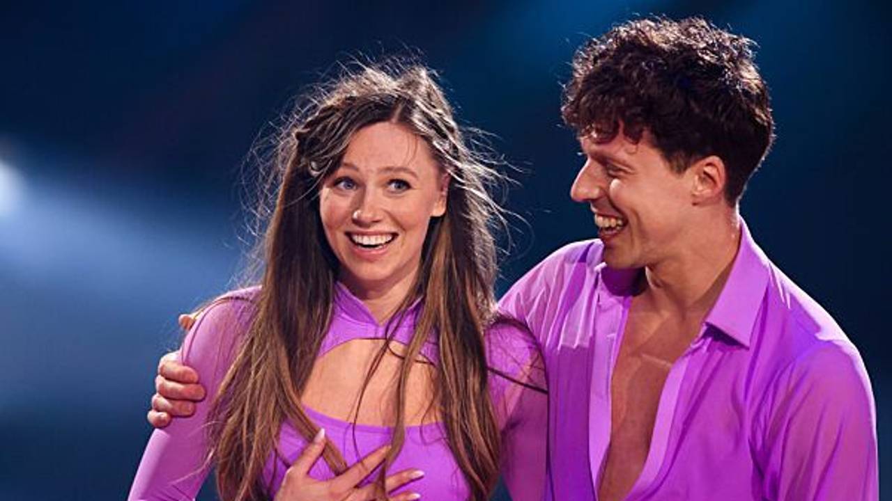 Ann-Kathrin Bendixen, Influencerin, und Valentin Lusin, Profitänzer, tanzen in der RTL-Tanzshow „Let's Dance“ im Coloneum.