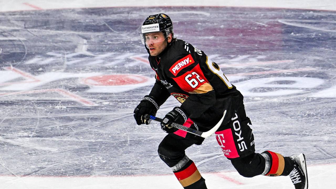 Parker Tuomie im Trikot der deutschen Eishockey-Nationalmannschaft.