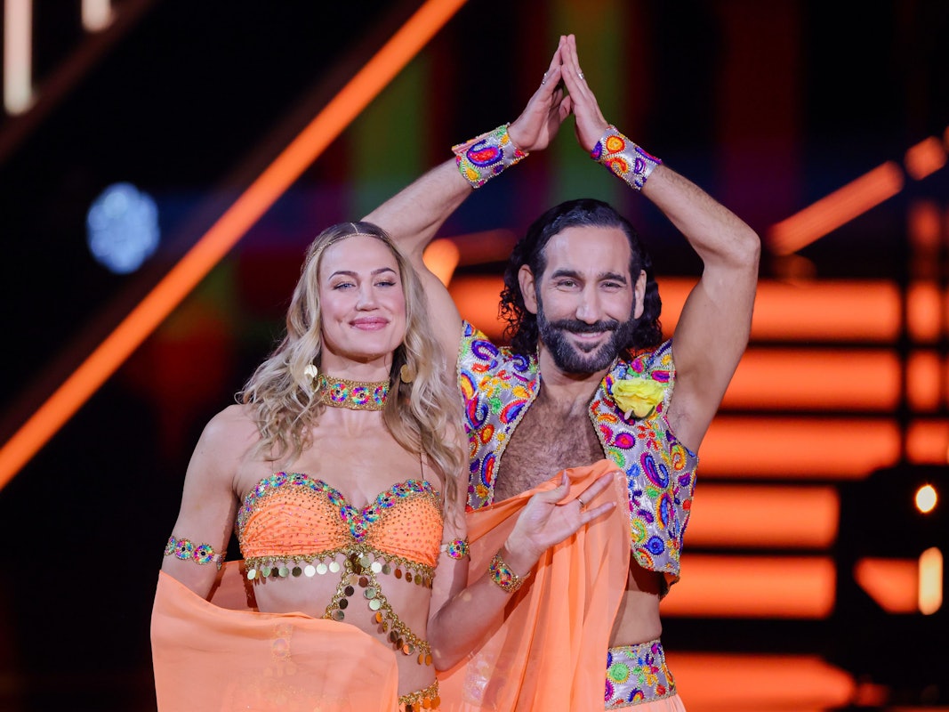 Lulu, Sängerin, und Massimo Sinato, Profitänzer, tanzen in der RTL-Tanzshow „Let’s Dance“ (3. Mai 2024, Köln)