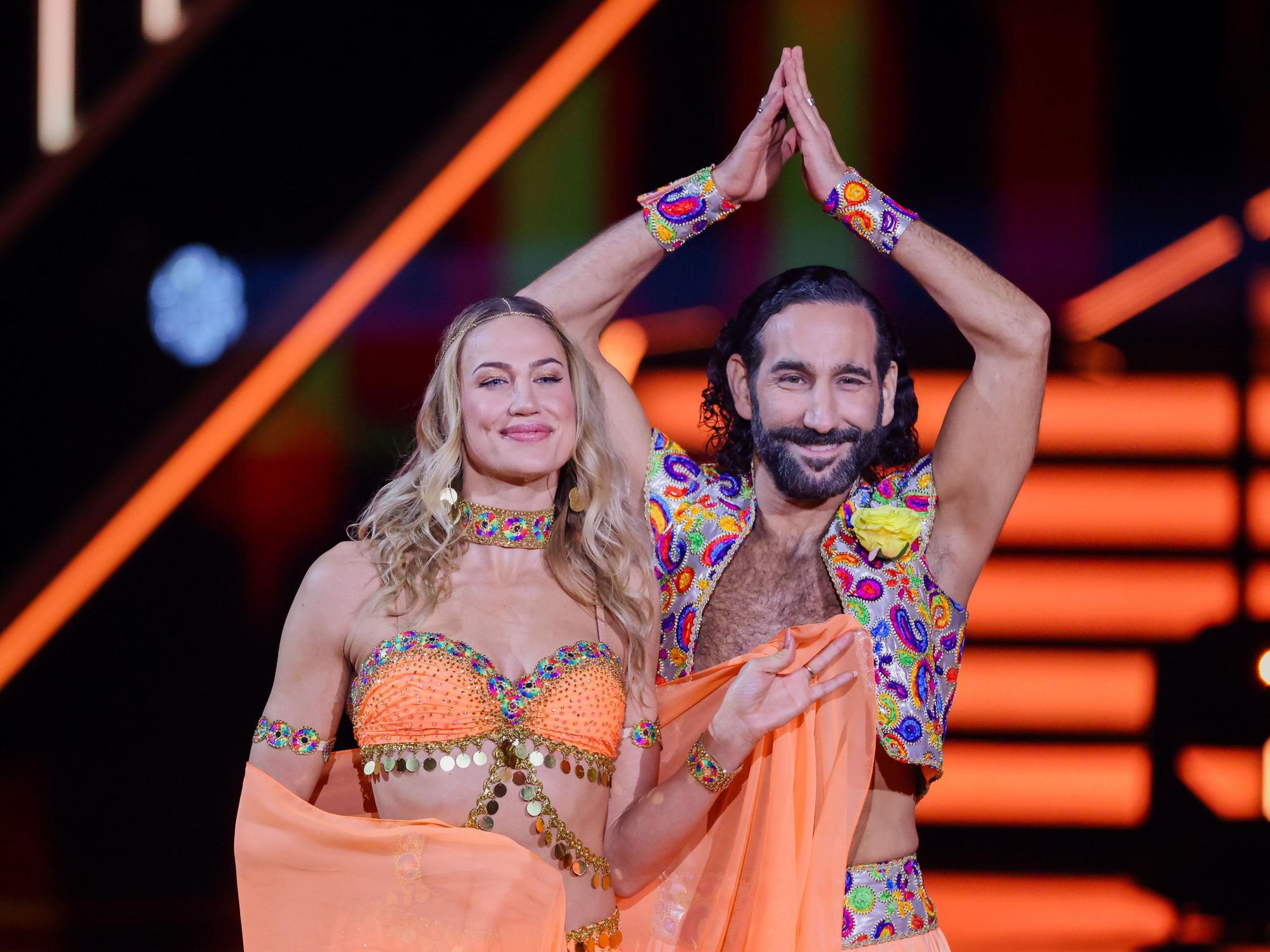 Lulu, Sängerin, und Massimo Sinato, Profitänzer, tanzen in der RTL-Tanzshow „Let’s Dance“ (3. Mai 2024, Köln)