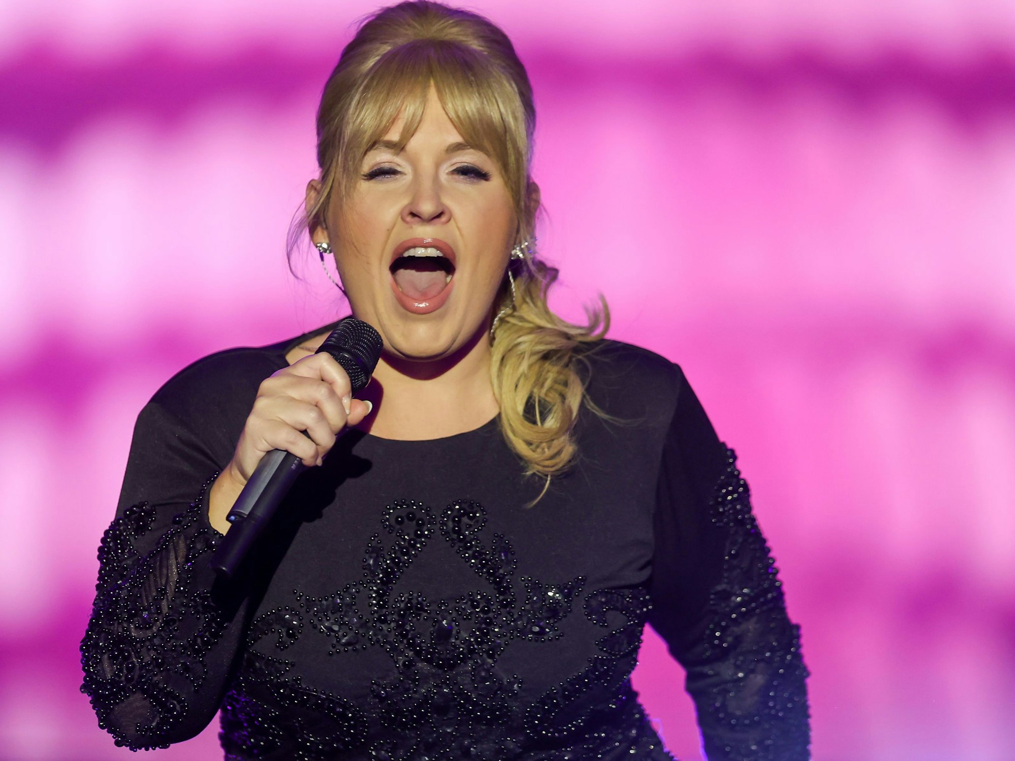 Die Sängerin Maite Kelly singt in der Roland-Kaiser-Show 2020 mit dem Titel «Liebe kann uns retten». Aufgrund der Corona-Pandemie durften nur wenige Zuschauer in das Studio.