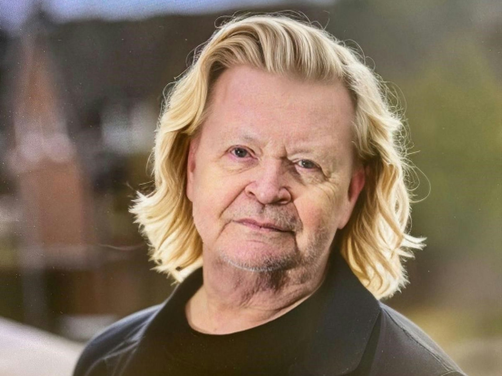 HA Schult mit einer neuen Frisur