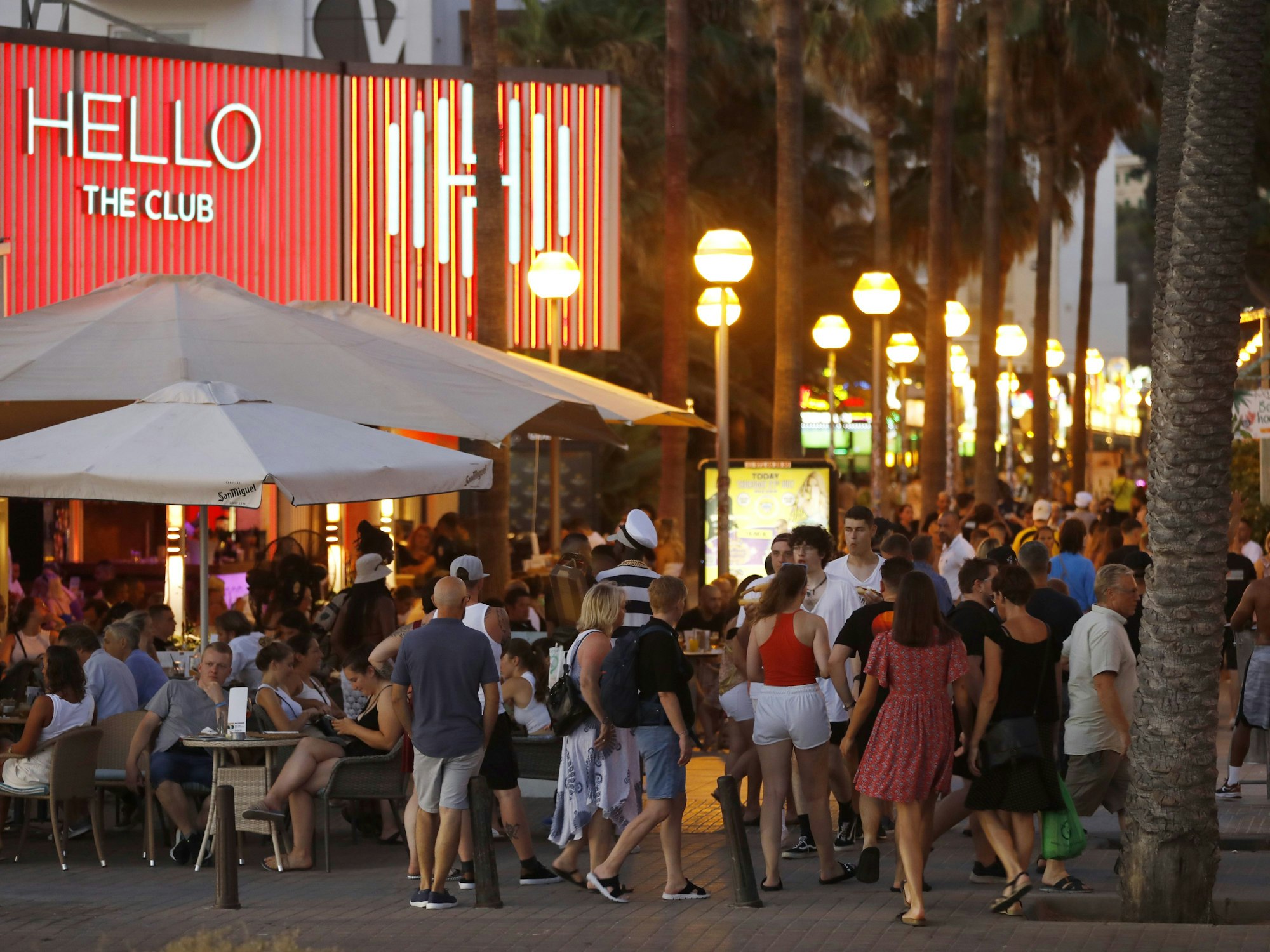 Touristinnen und Touristen auf Mallorca.