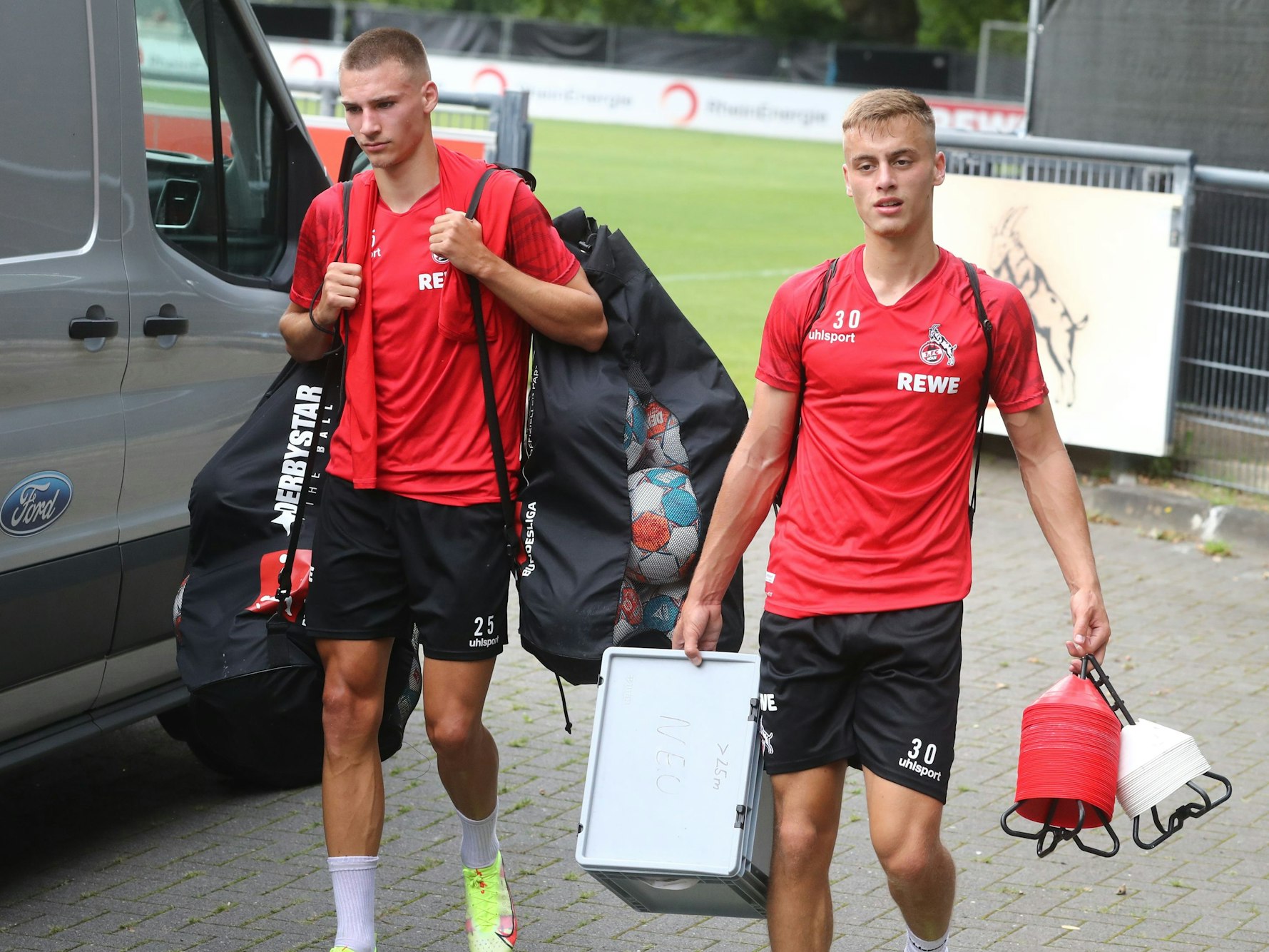 Tim Lemperle und Marvin Obuz nach dem Training des 1. FC Köln.