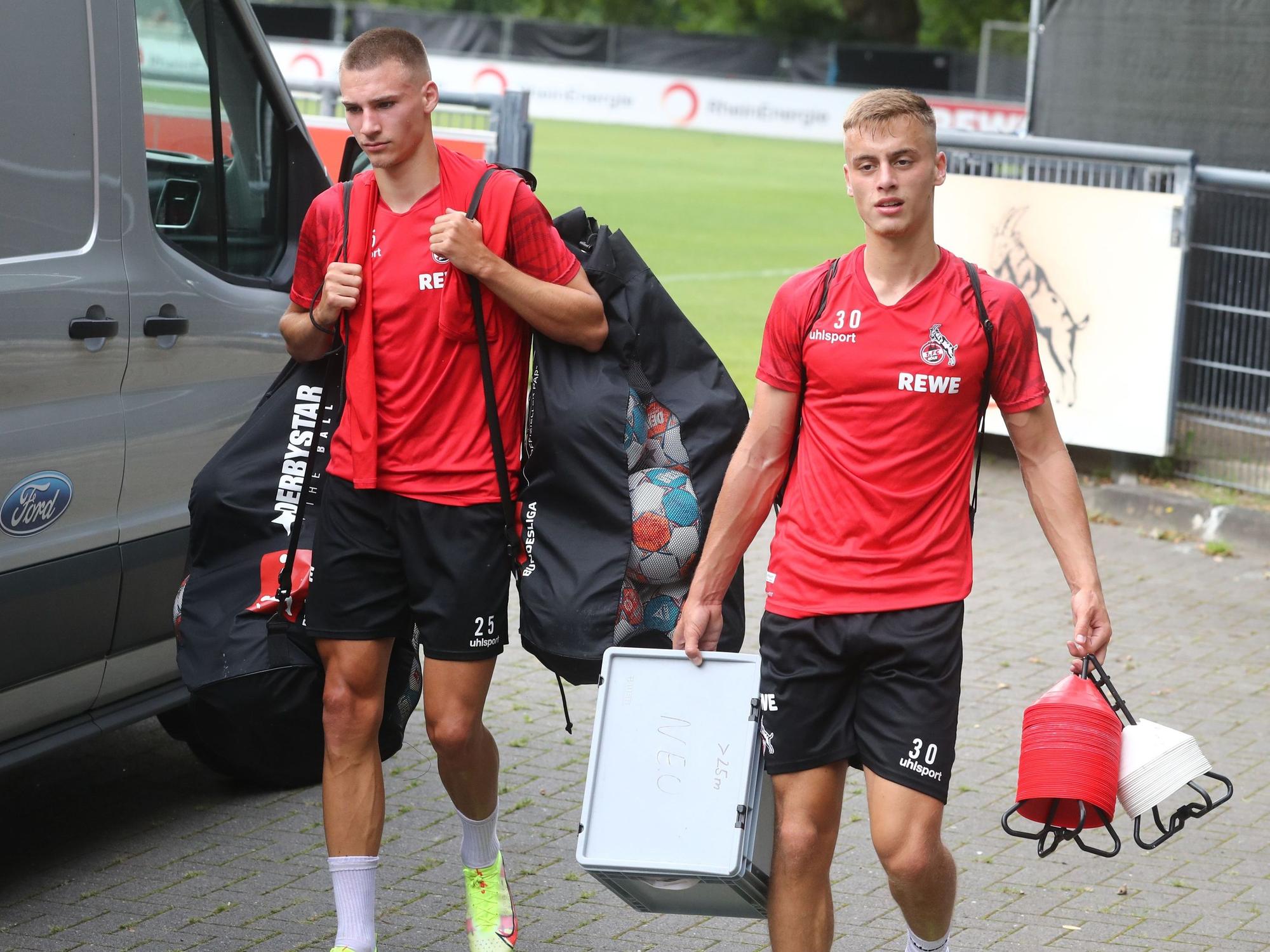 Tim Lemperle und Marvin Obuz nach dem Training des 1. FC Köln.