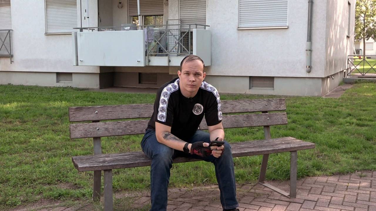 Dominik von Hartz und herzlich.