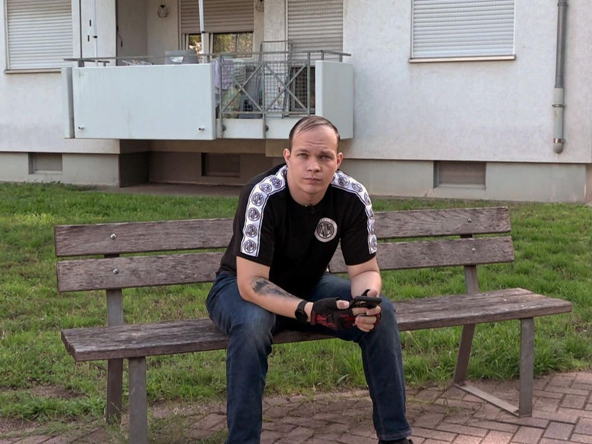 Dominik von Hartz und herzlich.