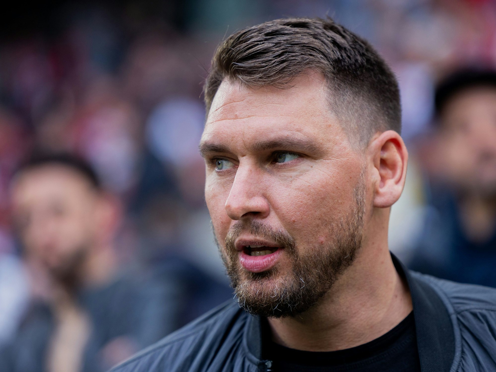 Bundesliga, 1. FC Köln gegen SC Freiburg: Kölns ehemaliger Stürmer Patrick Helmes am Spielfeldrand.