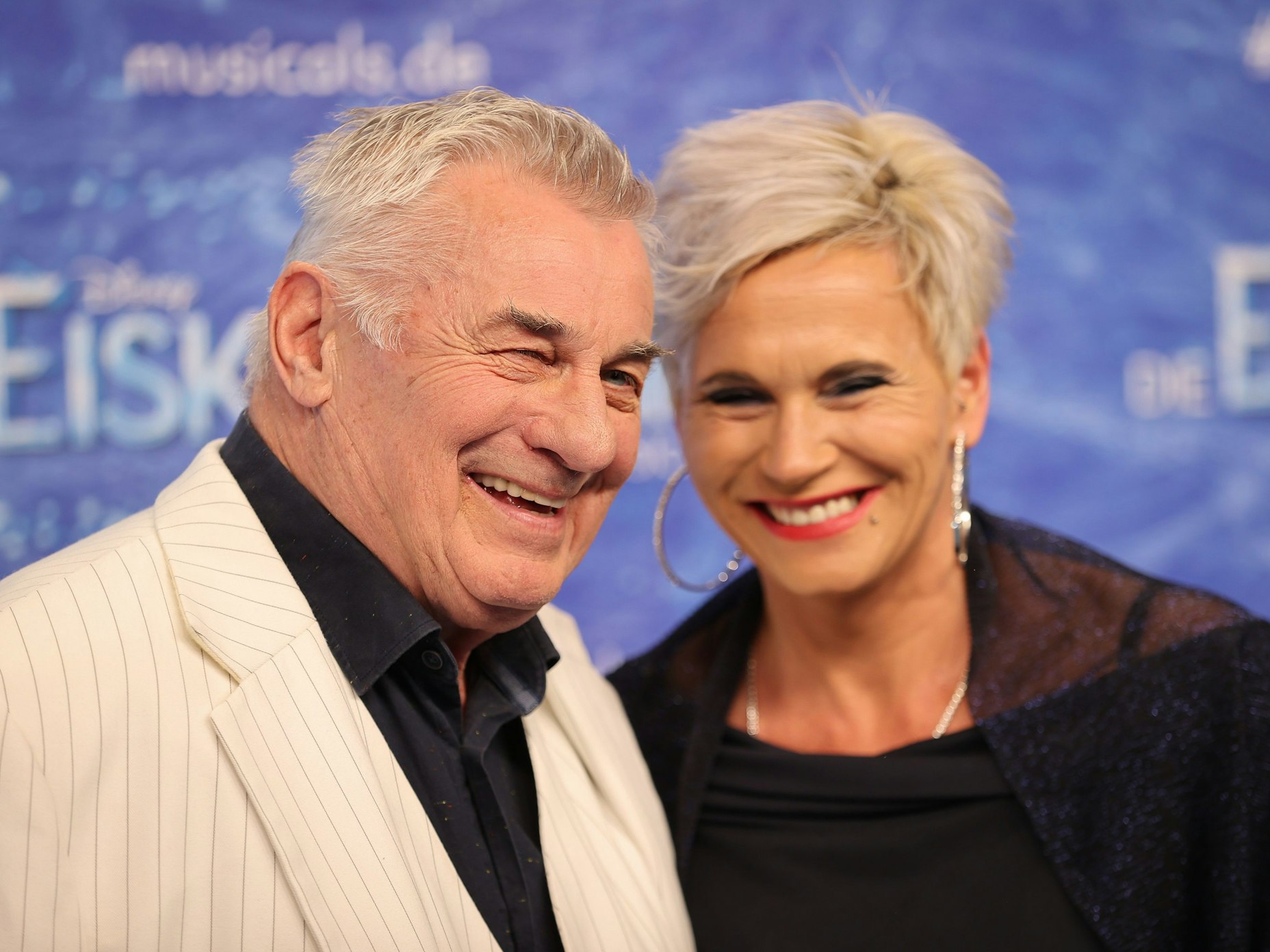 Heinz Hoenig, Schauspieler, und seine Frau Annika kommen zur Deutschlandpremiere des Disney-Musicals "Die Eiskönigin·.