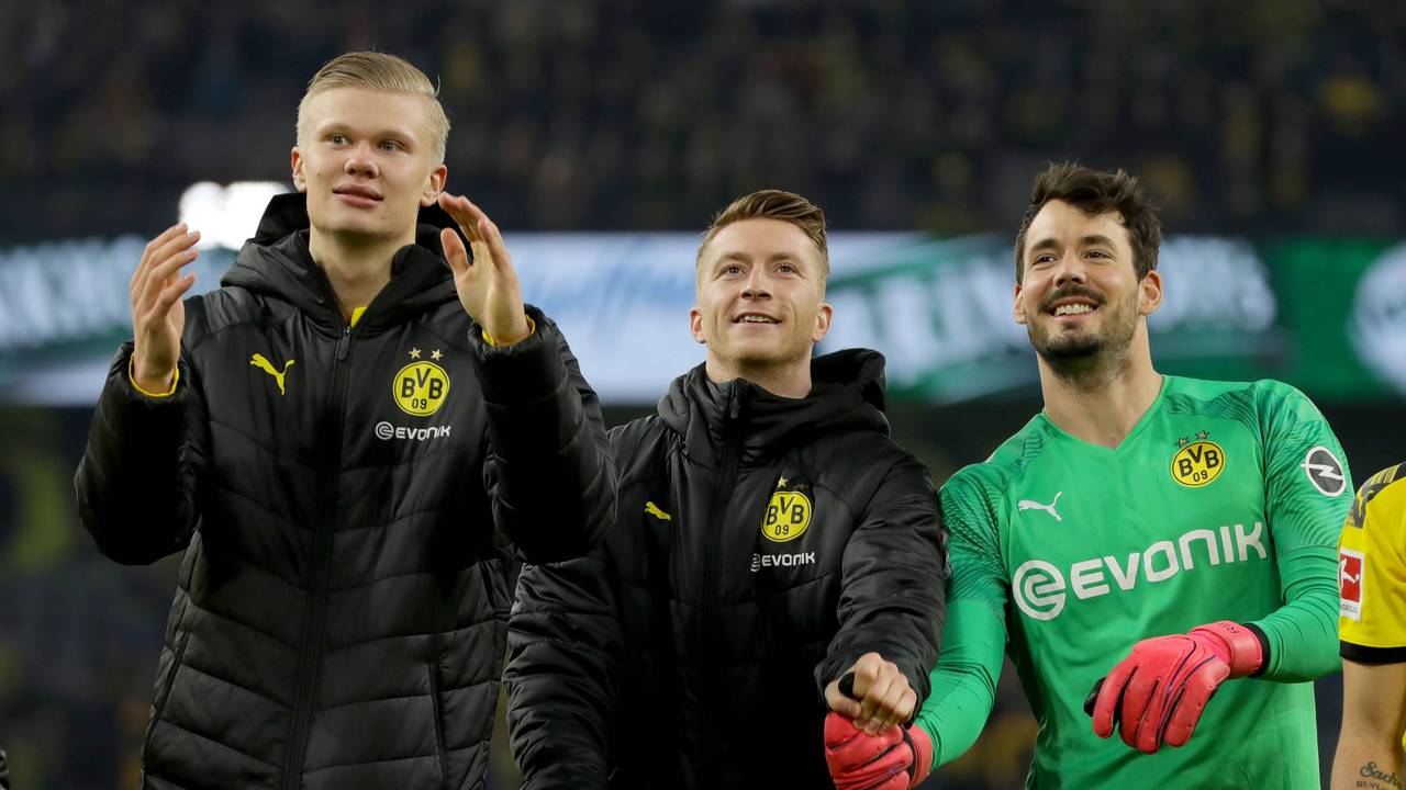 Roman Bürki (rechts) mit seinen Ex-BVB-Kollegen Marco Reus (mitte) und Erling Haaland (links)