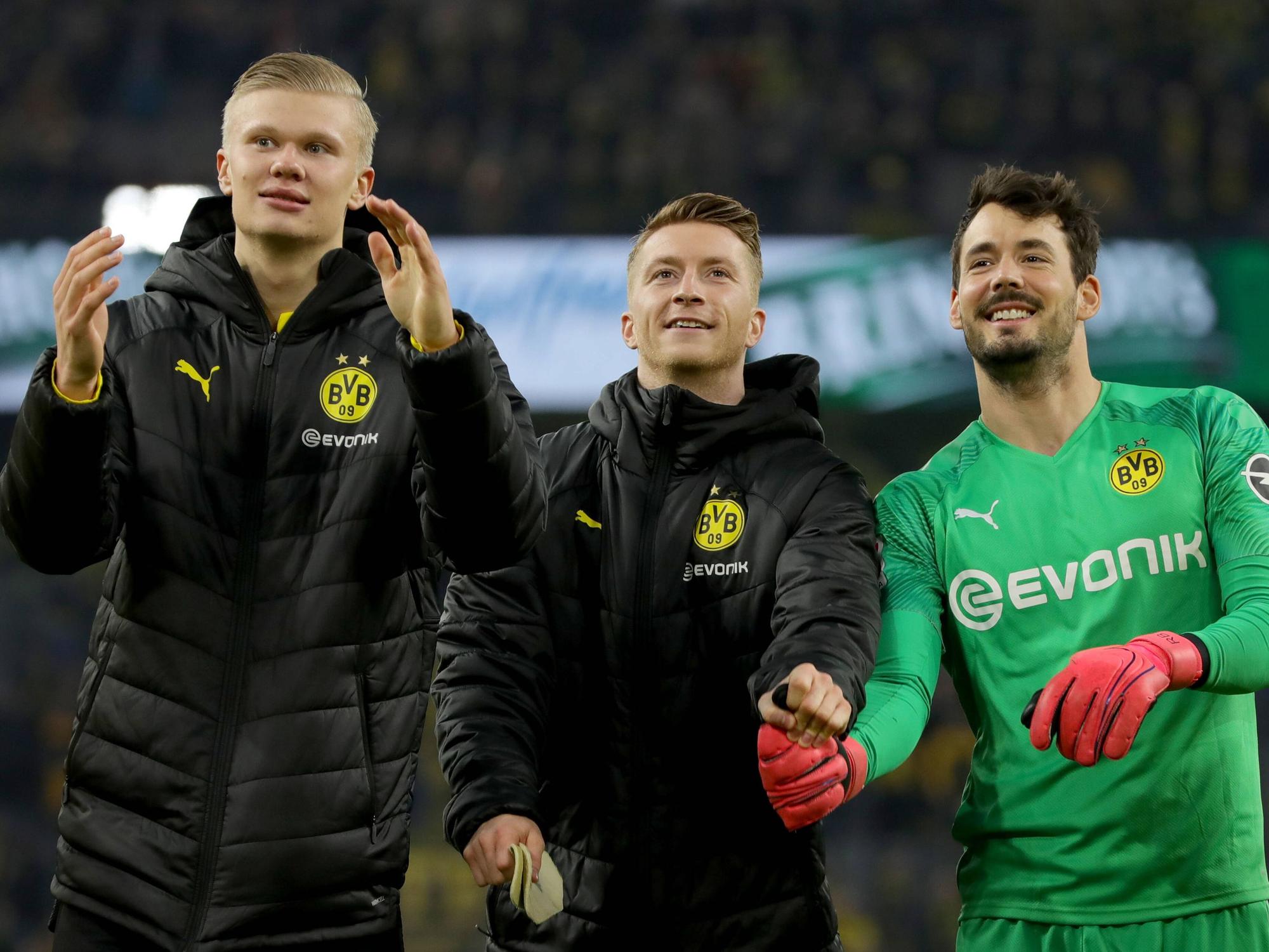 Roman Bürki (rechts) mit seinen Ex-BVB-Kollegen Marco Reus (mitte) und Erling Haaland (links)