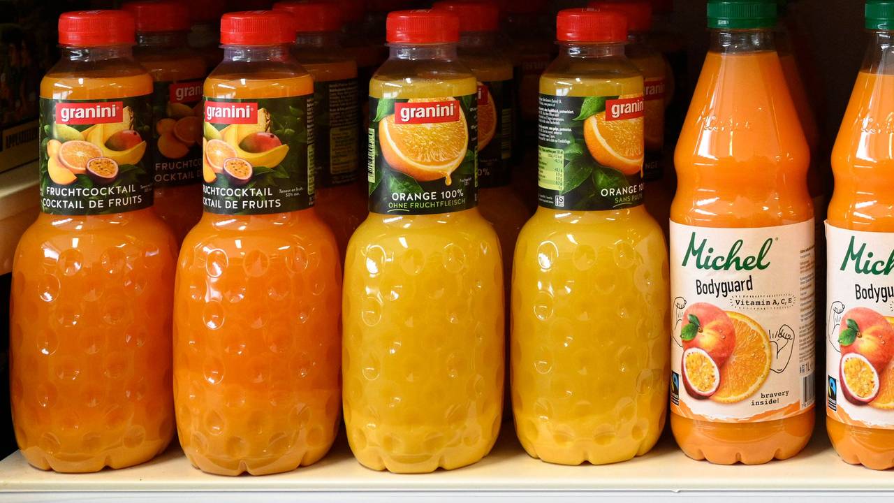 Verkaufsregal mit Fruchtsäften von Granini.