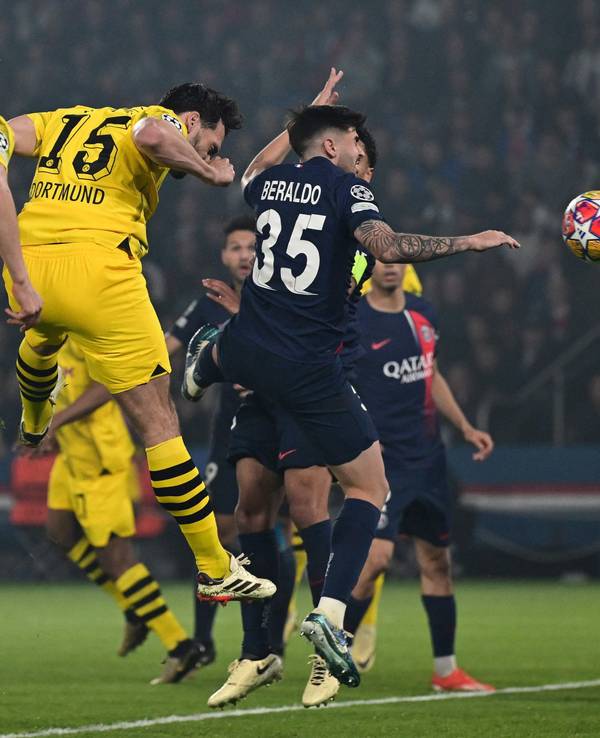 Mats Hummels köpft Borussia Dortmund gegen Paris Saint-Germain ins Finale der Champions League.