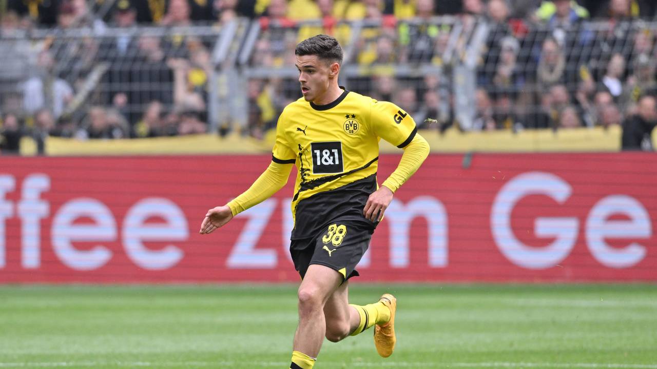 Kjell-Arik Wätjen am Ball während des Bundesligaspiels gegen den FC Augsburg.