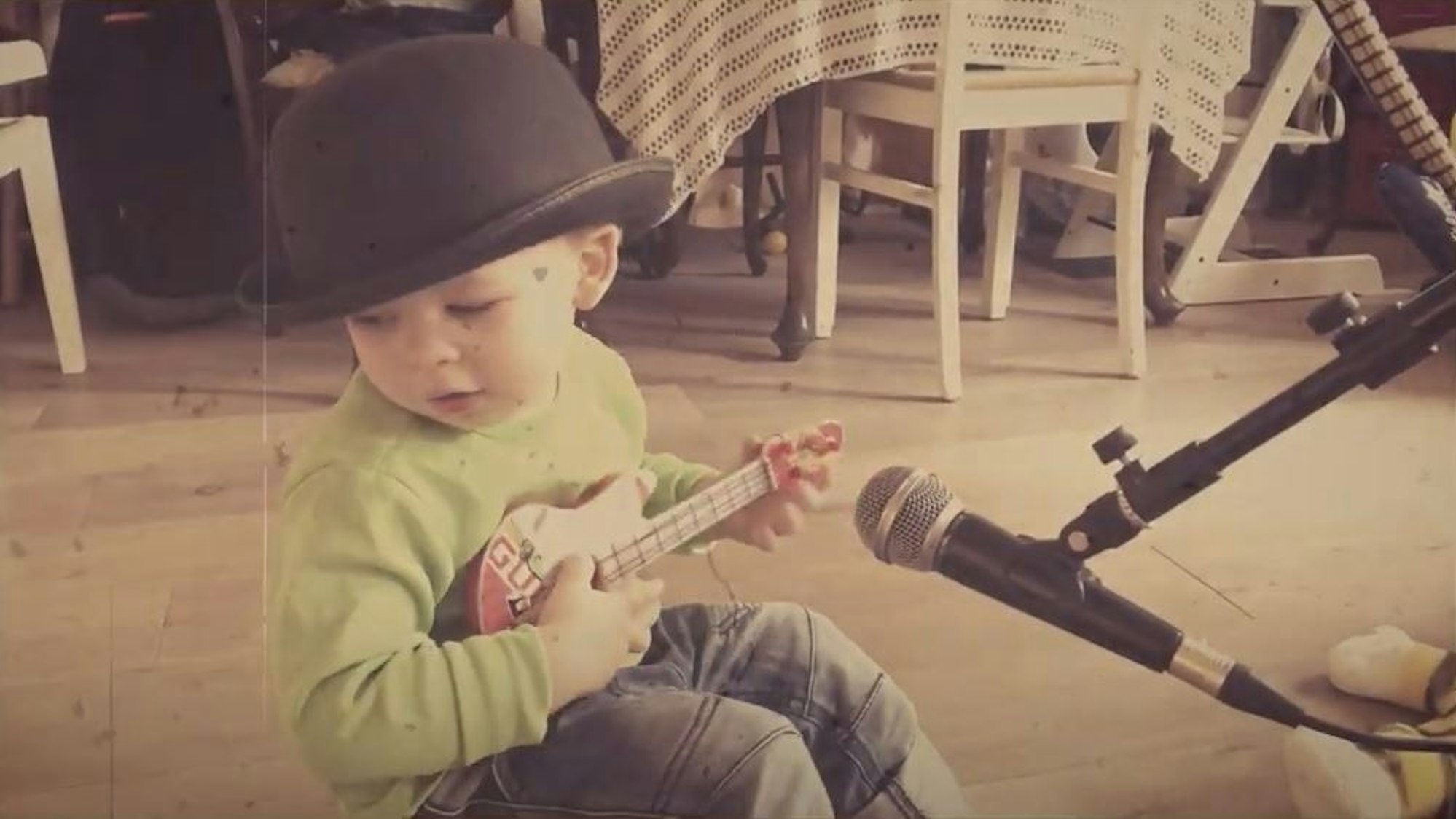 Benjamin Heuser im Musikvideo.