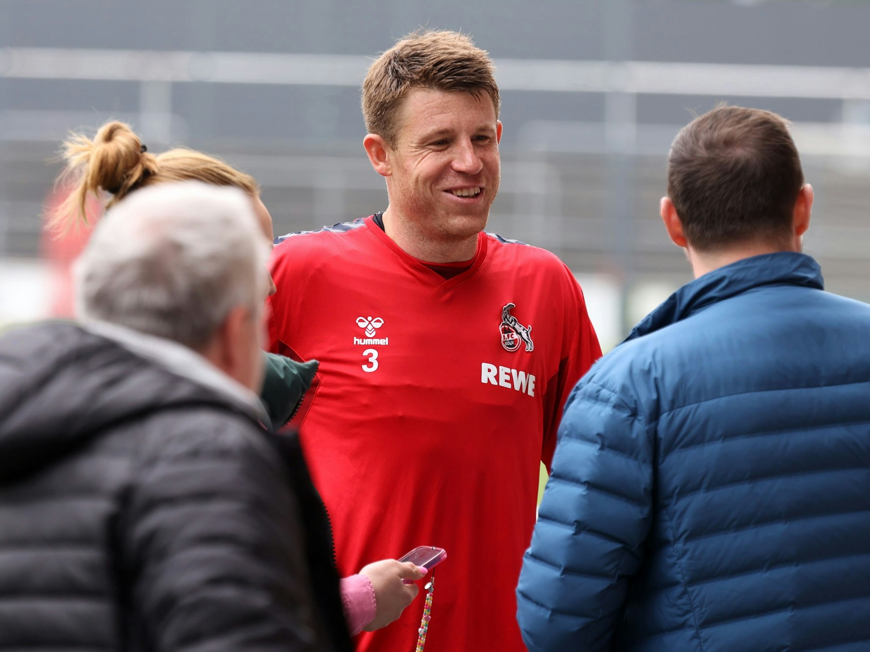 Dominique Heintz nach dem Training im Gespräch.