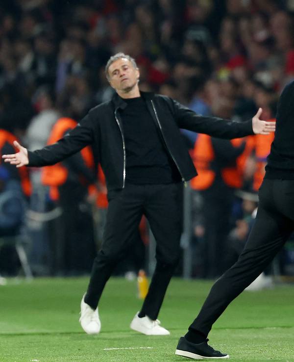 Der eine jubelt, der andere hadert: Luis Enrique und Edin Terzic beim Halbfinal-Rückspiel der Champions League zwischen Paris Saint-Germain und Borussia Dortmund.