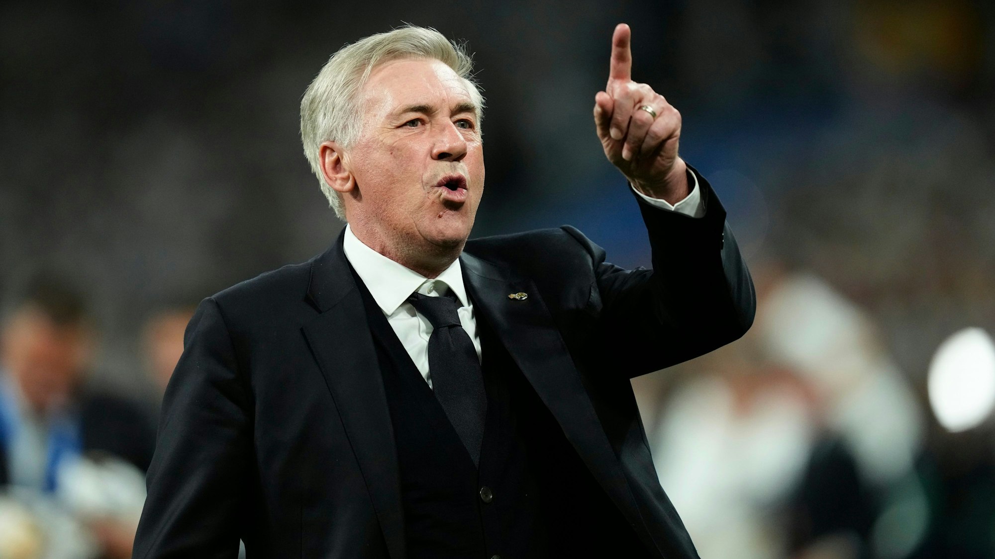 Carlo Ancelotti feiert den Einzug ins Finale der Champions League mit Real Madrid.