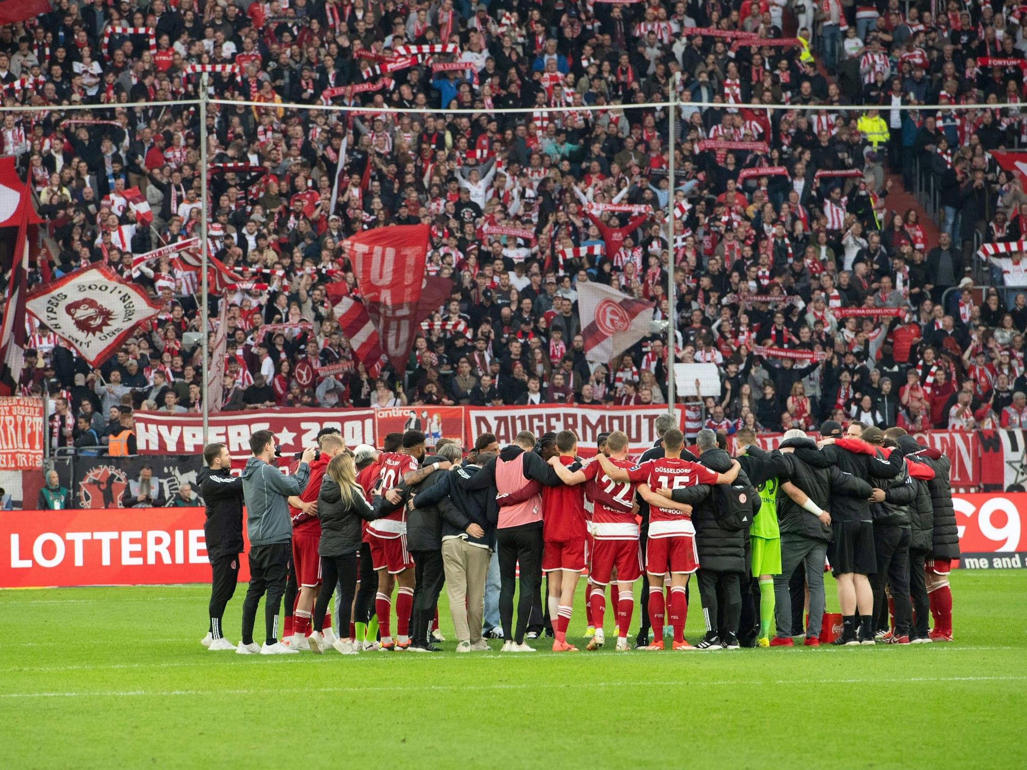 Schlussjubel der Düsseldorfer.