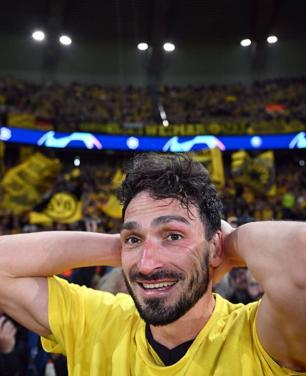 Mats Hummels kann es nicht glauben, Borussia Dortmund steht im Finale der Champions League.