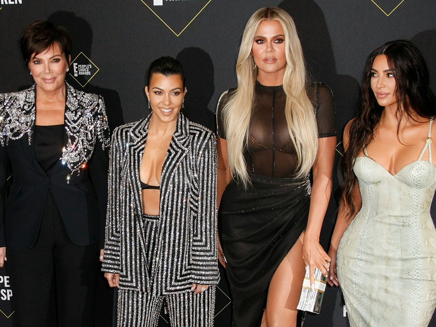 Kris Jenner (l-r), Kourtney Kardashian, Khloe Kardashian und Kim Kardashian, hier im November 2019 in Santa Monica.