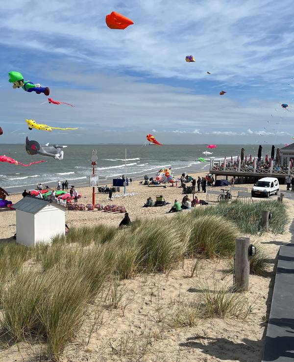 Drachenfestival in Cadzand/Niederlande
an der Strandbude Caricole