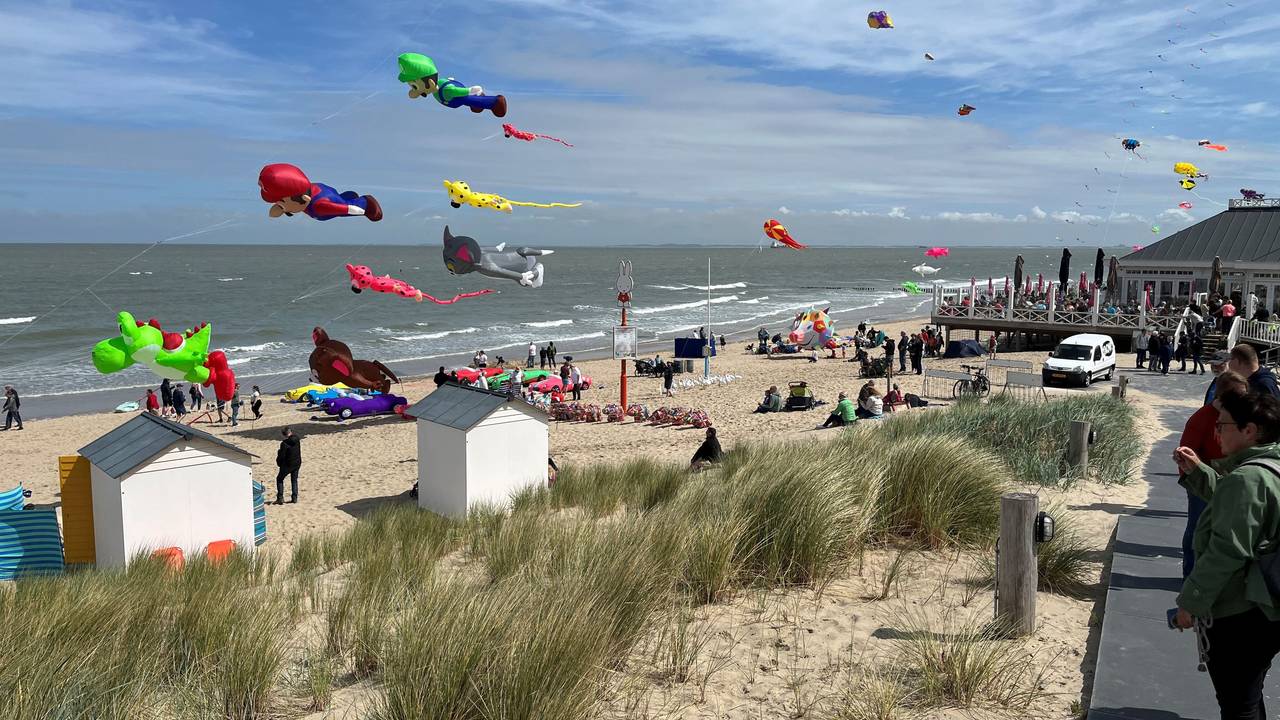 Drachenfestival in Cadzand/Niederlande
an der Strandbude Caricole