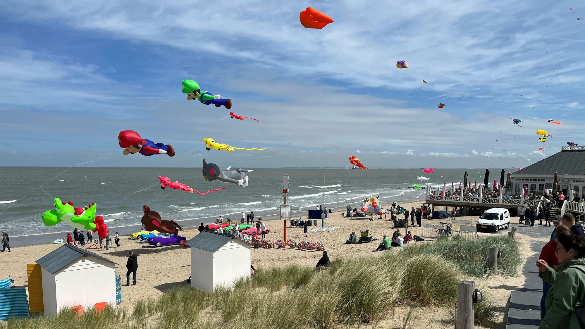 Drachenfestival in Cadzand/Niederlande
an der Strandbude Caricole