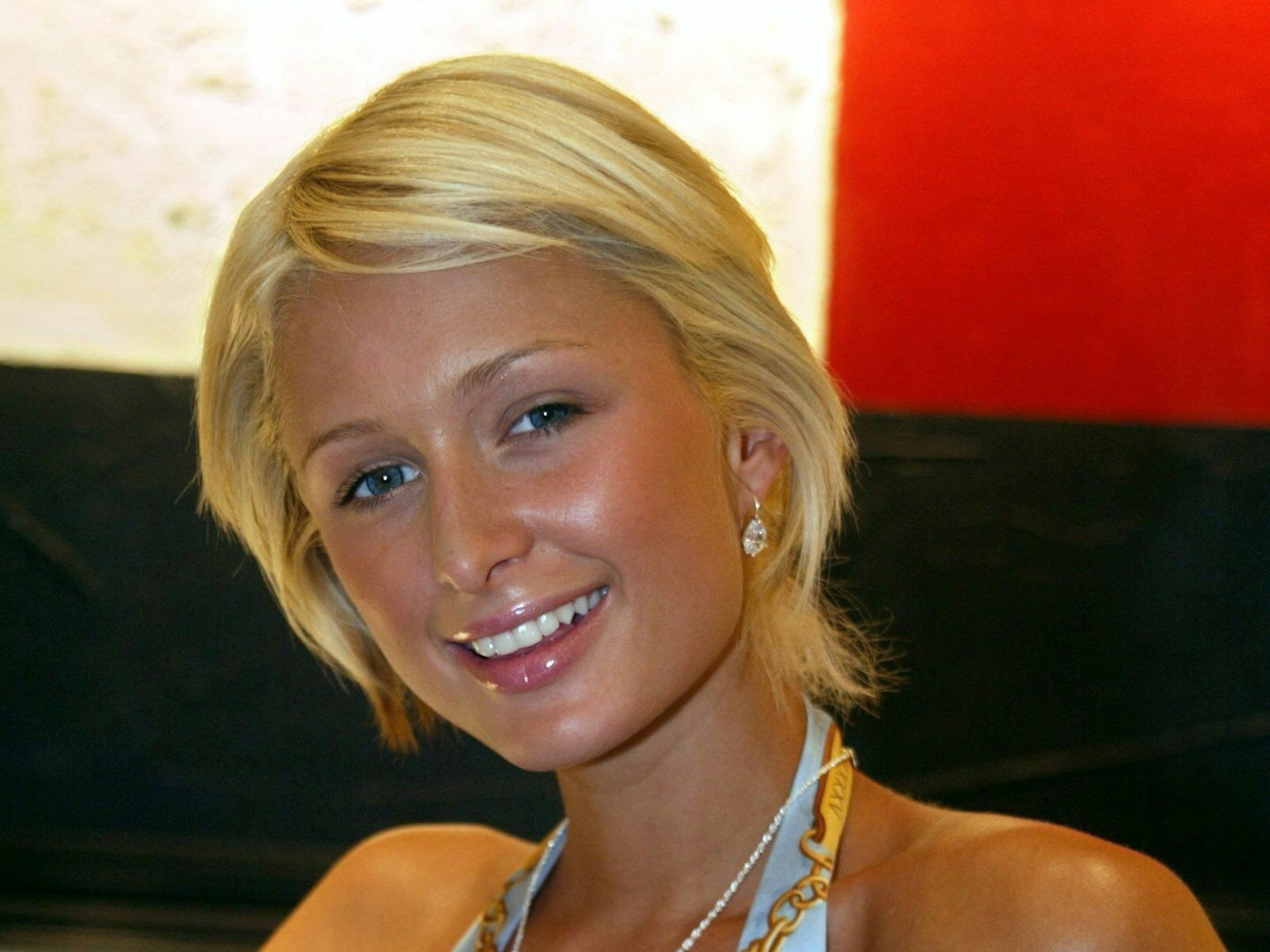 Die Hotel-Erbin Paris Hilton ließ sich von 2003 bis 2007 von der Reality-Show „The Simple Life“ aus ihrer natürlichen Umgebung herauslocken und auf eine Milchfarm im Mittleren Westen verfrachten.
