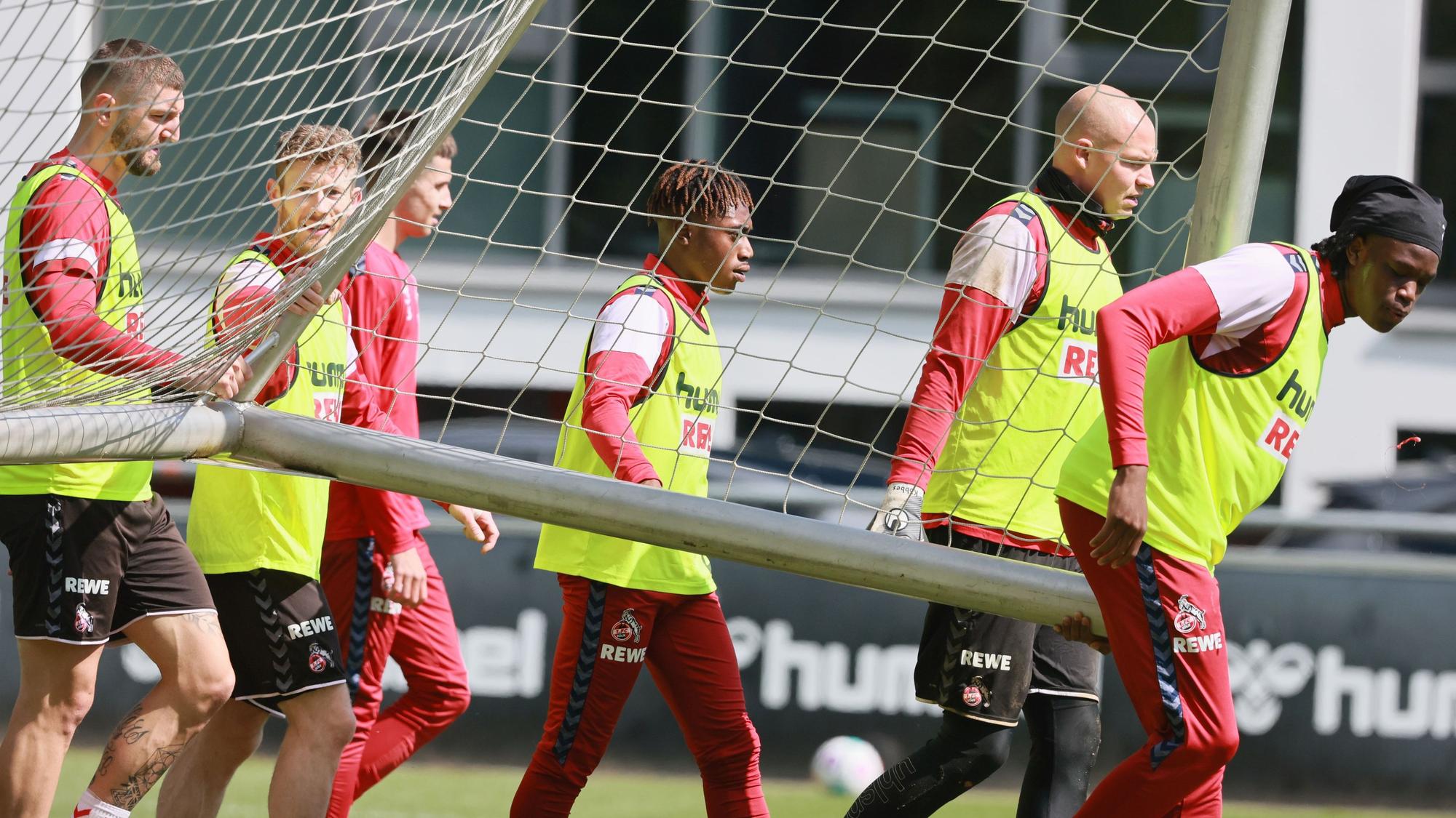 1. FC Köln, Training mit Justin Diehl (Mitte).