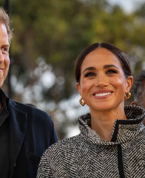 Prinz Harry (l), Herzog von Sussex, und seine Frau Meghan, Herzogin von Sussex, lächeln, während des One805LIVE! Music Festivals auf dem Anwesen von US-Schauspieler Costner, hier im September 2023 in Santa Barbara.