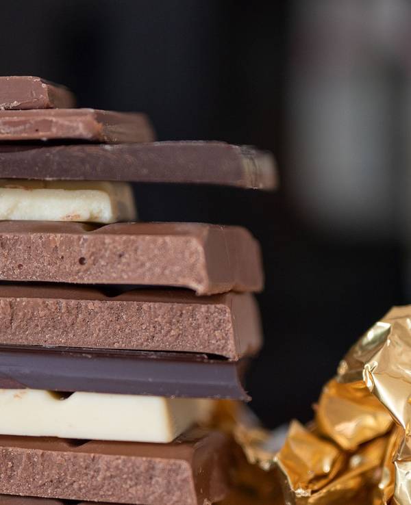 Schokolade: Der Preis für Ritter Sport ist gestiegen - deswegen gibt es diese Schokolade in einigen Filialen von Rewe und Lidl nicht mehr. Unser Symbolfoto wurde 2023 aufgenommen.
