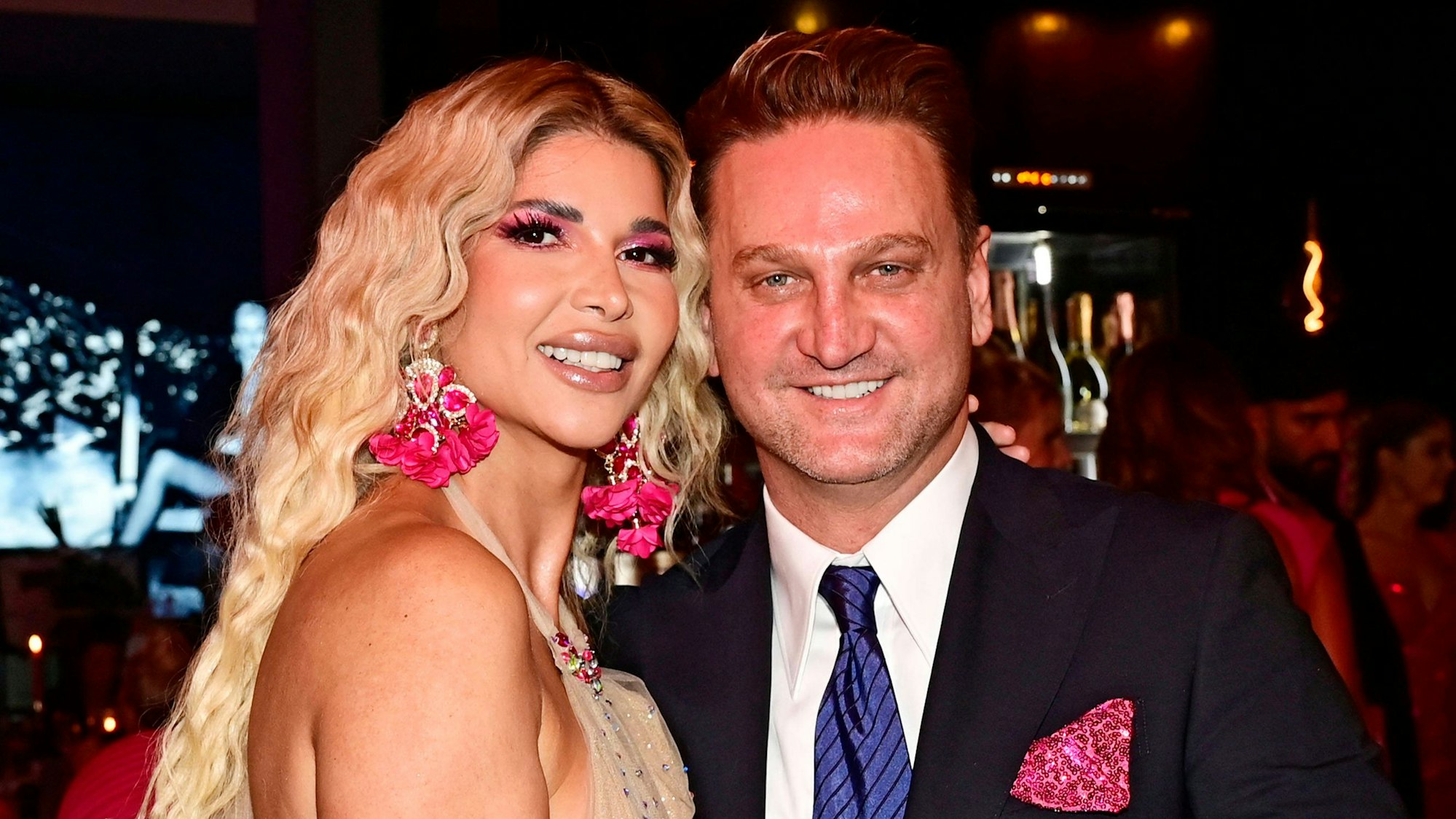 Micaela Schäfer mit Partner Adriano Hess bei der 40. Geburtstagsfeier von Micaela Schäfer im Restaurant Belluci in Berlin.