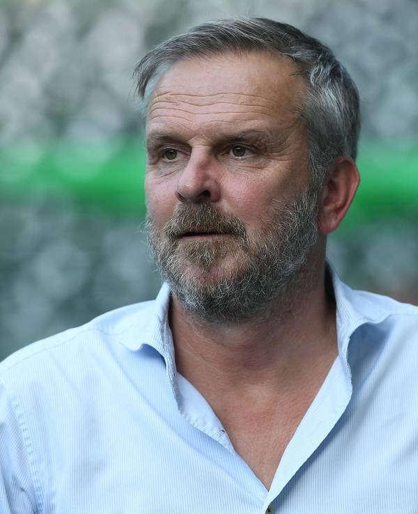 Dietmar Hamann am Rande des Bundesligaspiels Werder Bremen gegen Bayern München am 18. August 2023.