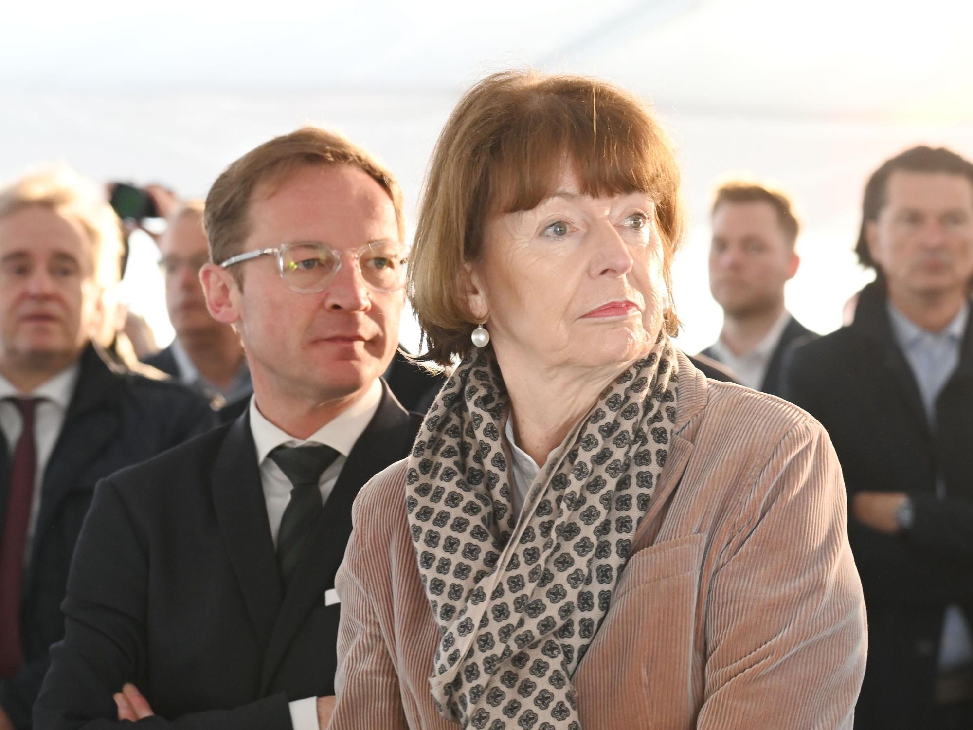 Staatssekretär Daniel Sieveke (li.) und OB Reker bei einem Termin in Köln.