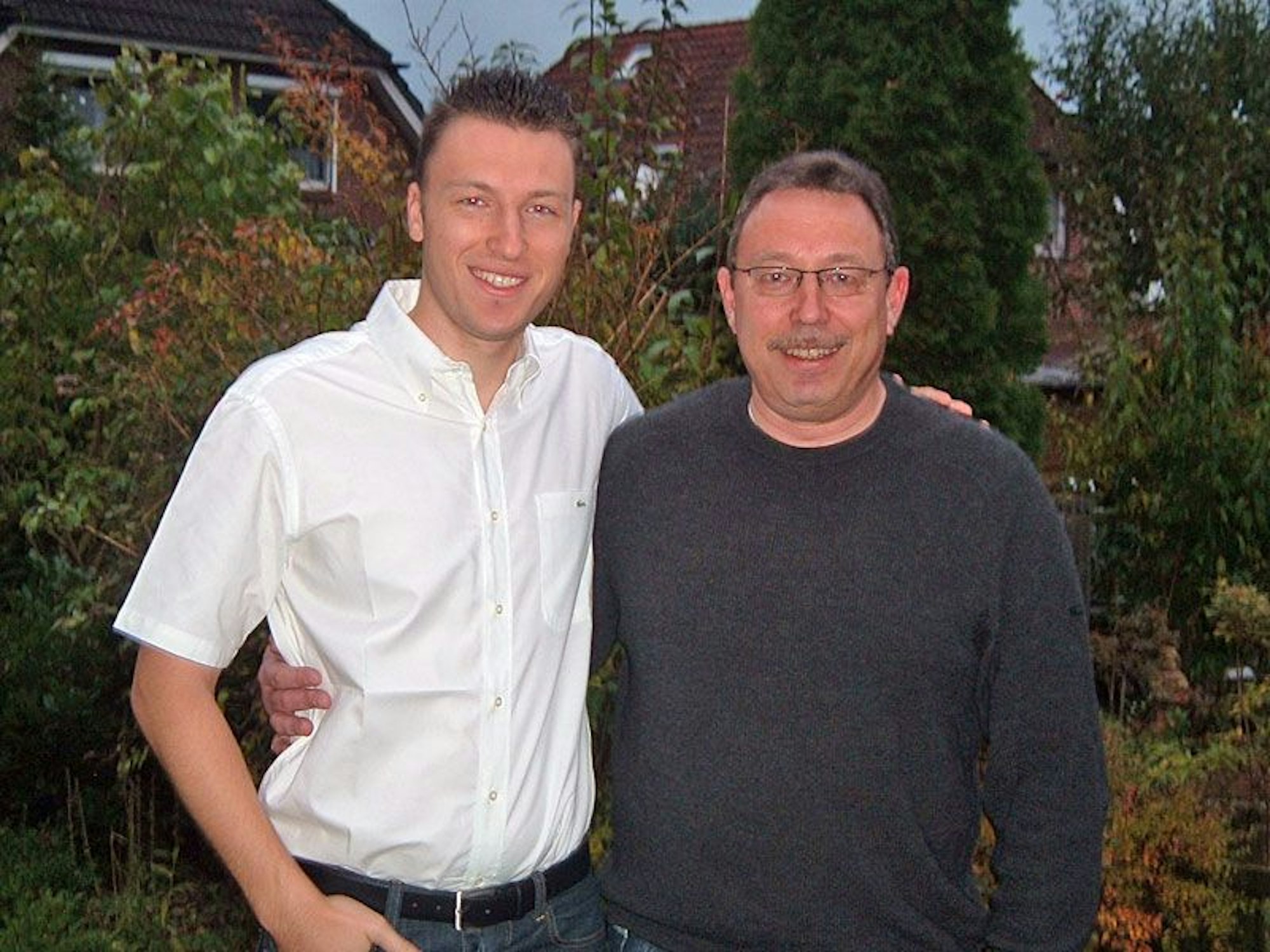 Zwei Schiedsrichter-Generationen: Sohn Sven (l.) und Jörg Jablonski