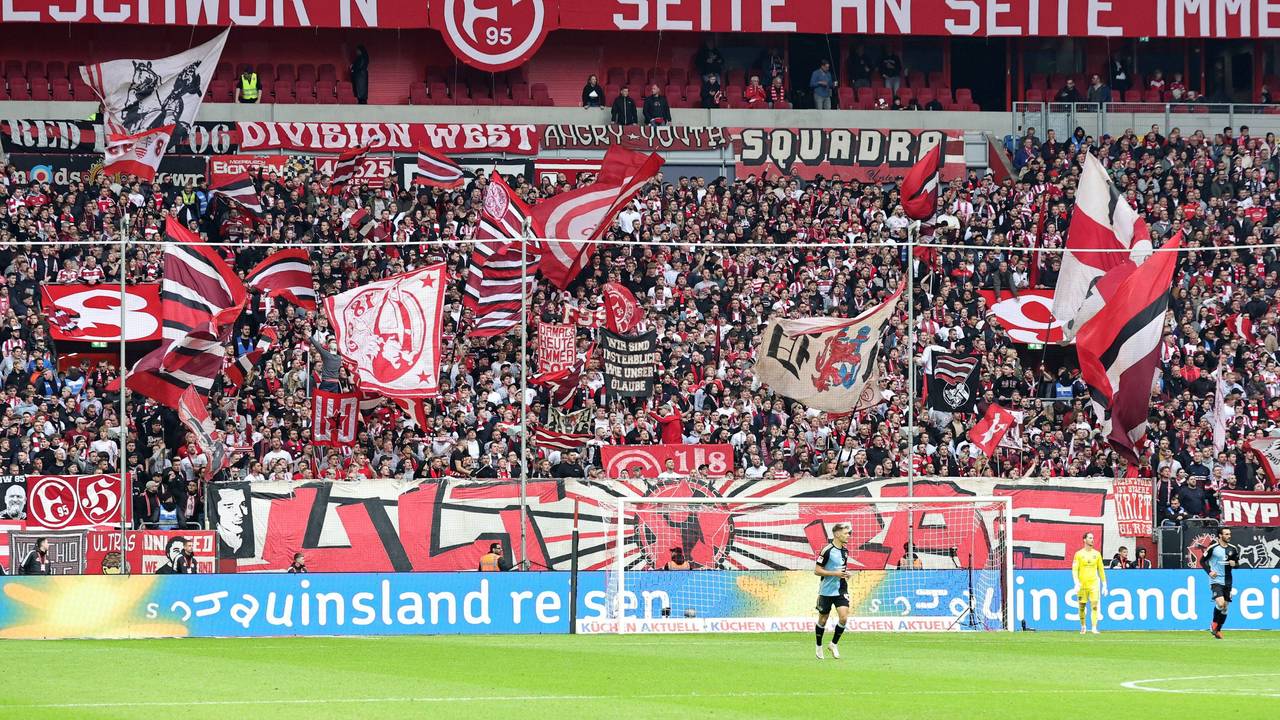 Blick auf die Fankurve von Fortuna Düsseldorf.