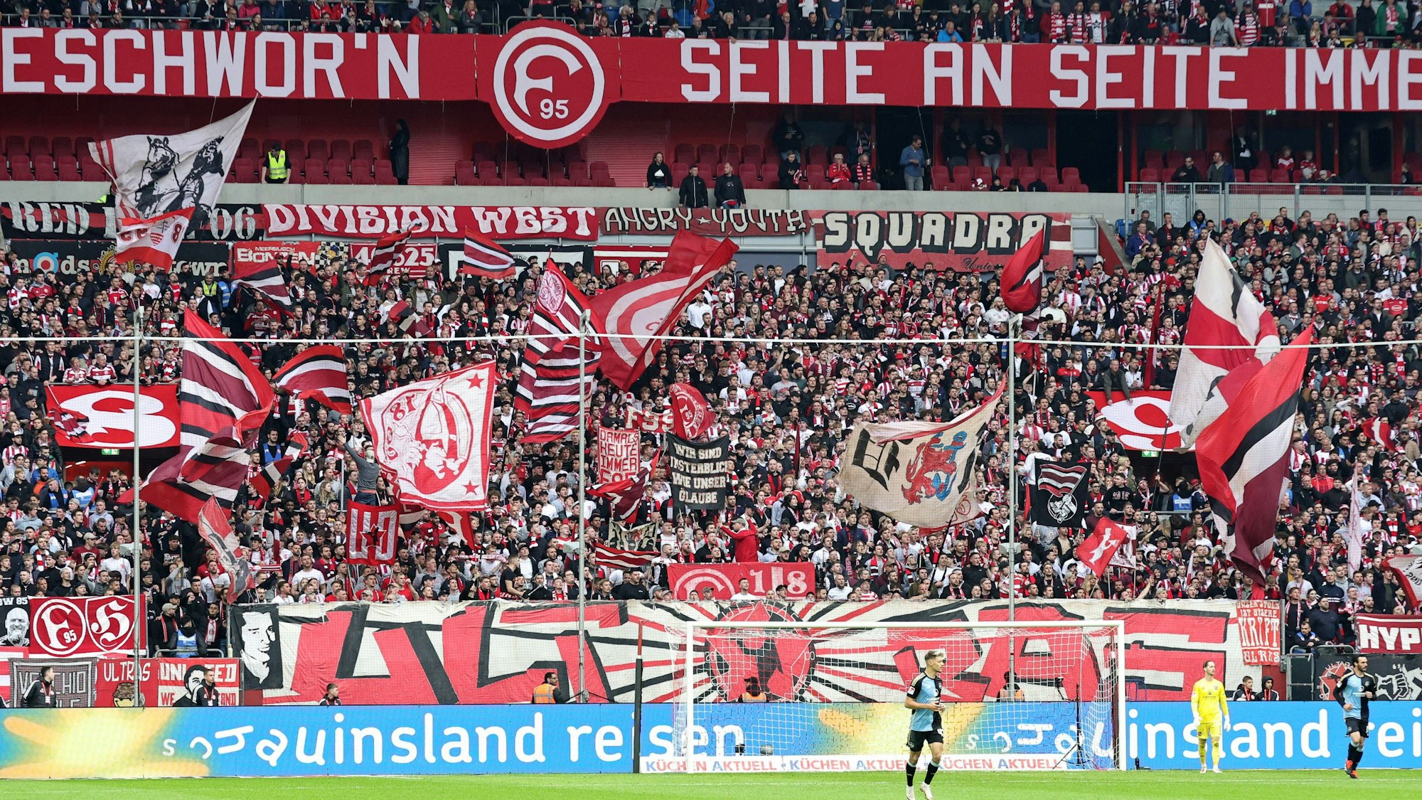 Blick auf die Fankurve von Fortuna Düsseldorf.