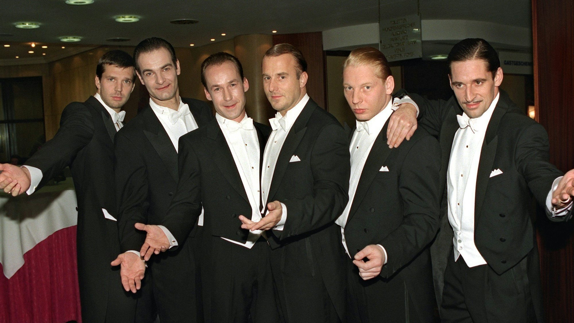 Die Darsteller der "Comedian Harmonists" beim UFA-Filmball 1997 in Neus