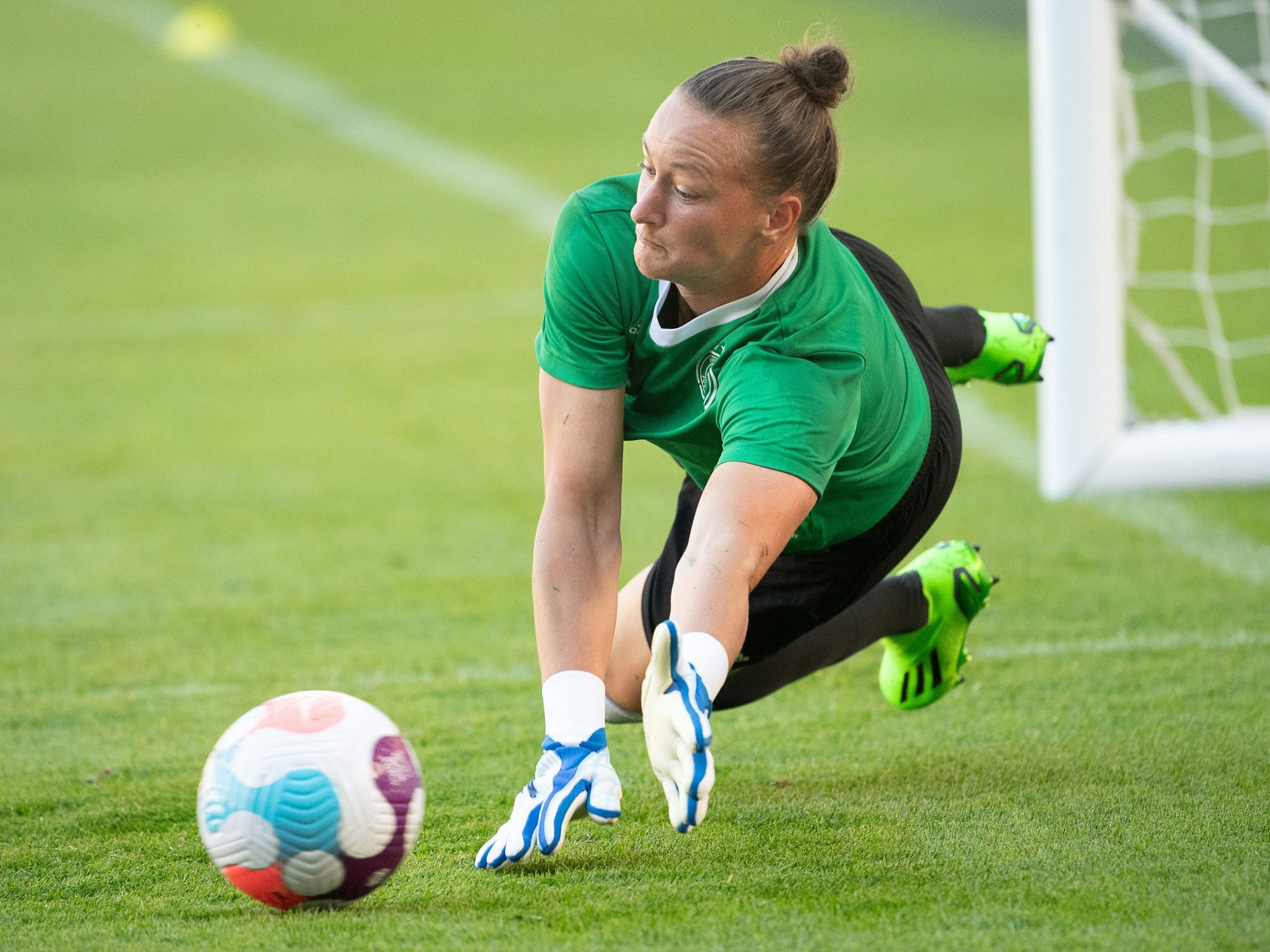 Almuth Schult trainiert im DFB-Tor.