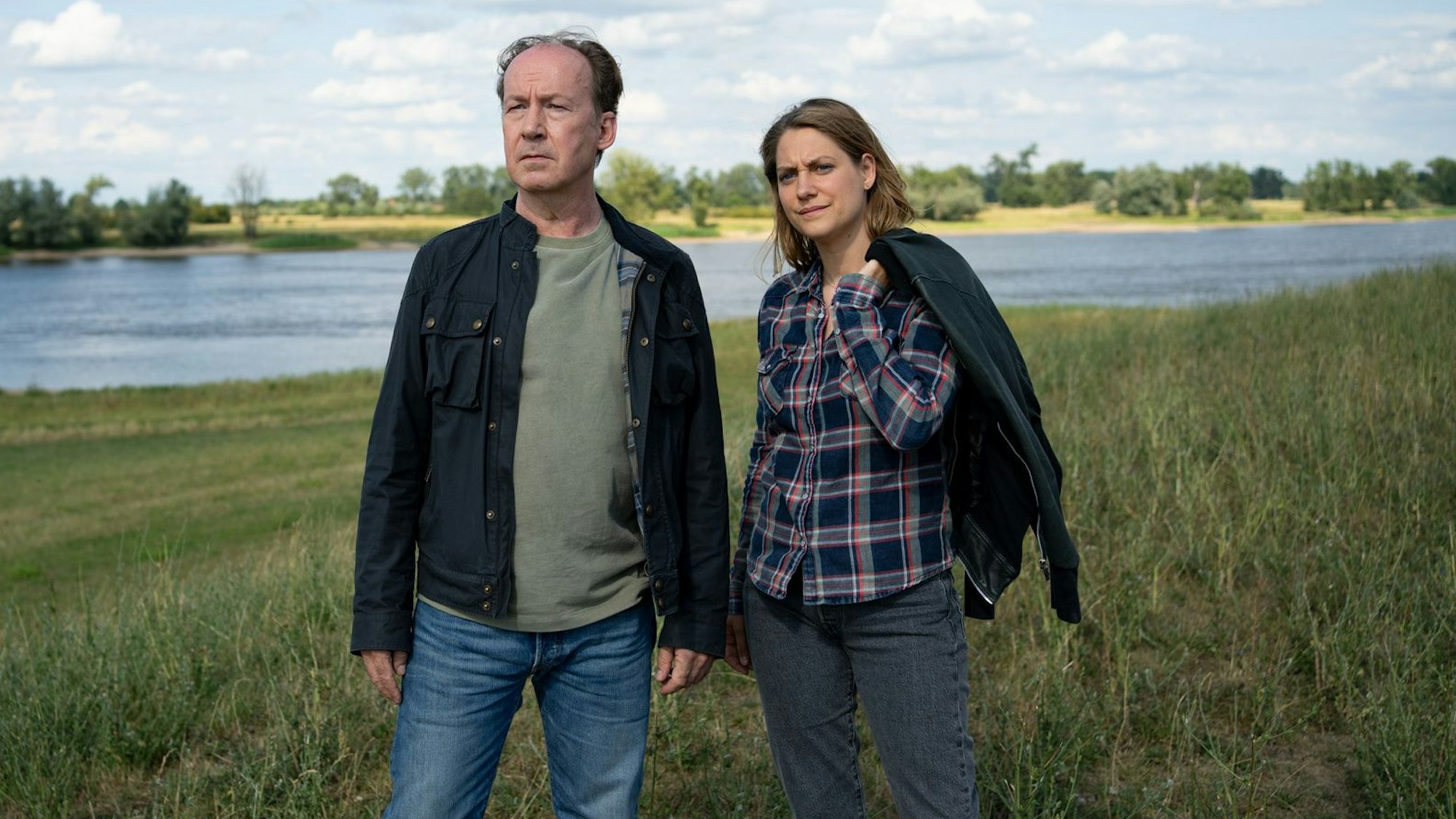 Jakob Stiller (Ulrich Noethen) und Kira Engelmann (Bettina Burchard) ermitteln in einem Mordfall.