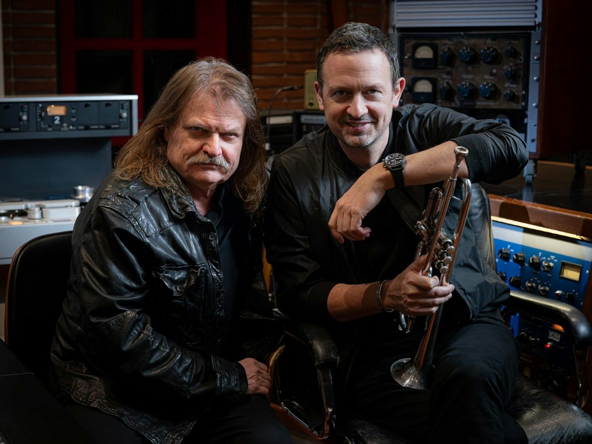 Till Brönner mit Leslie Mandoki im Studio.